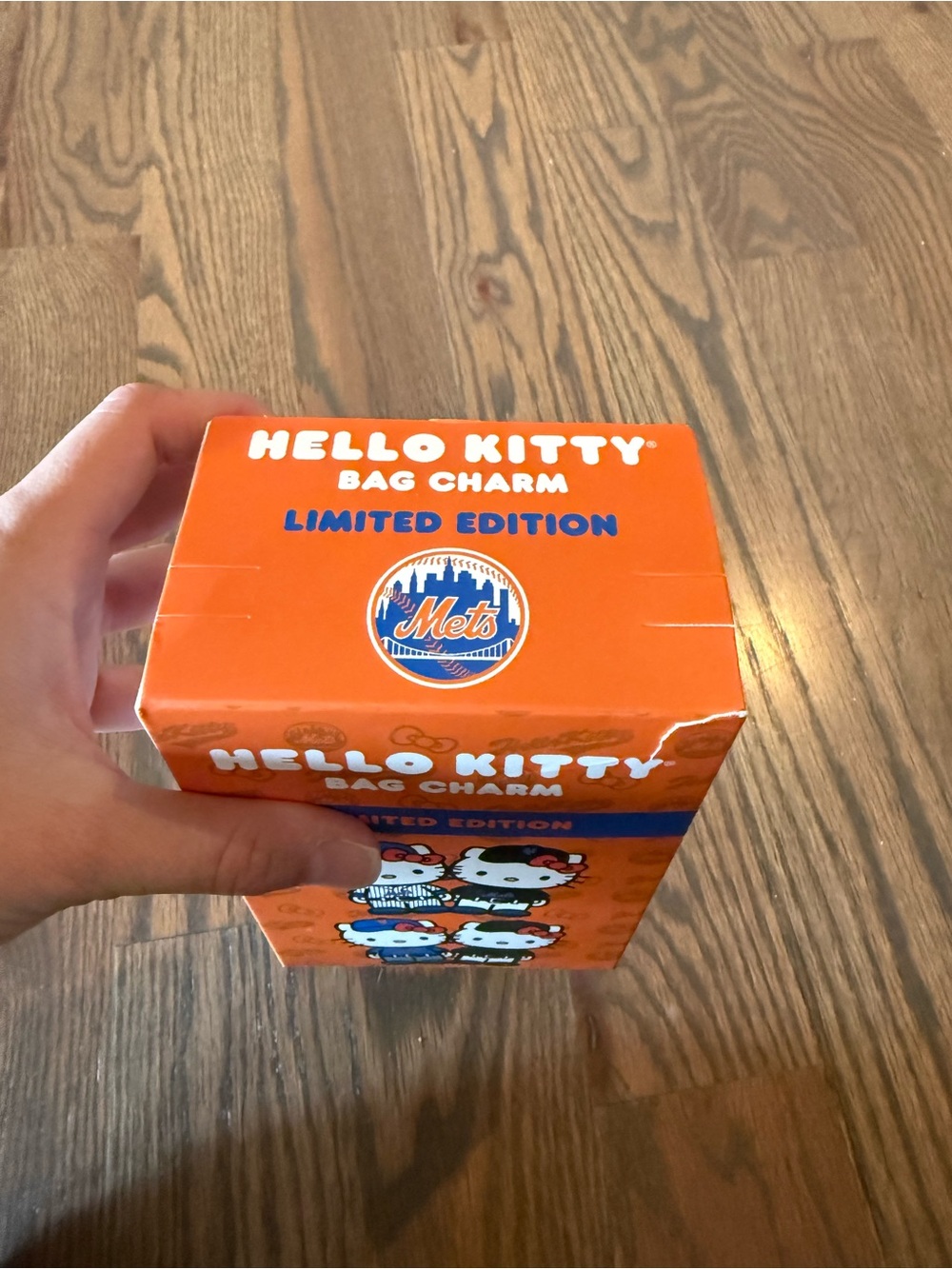 NWT Hello Kitty Mets Keychain - Picture 5 of 6